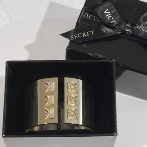 New VS Bangle Bracelet Gold Decent NIB